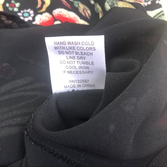 Floral and Peacock Sleeveless Blouse - Picture 7 of 9